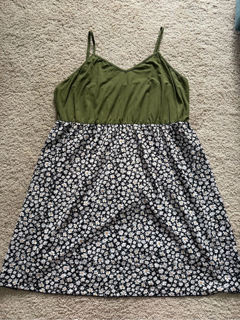SHEIN | Green and Black + White Ditsy Floral Sleeveless Cami Dress